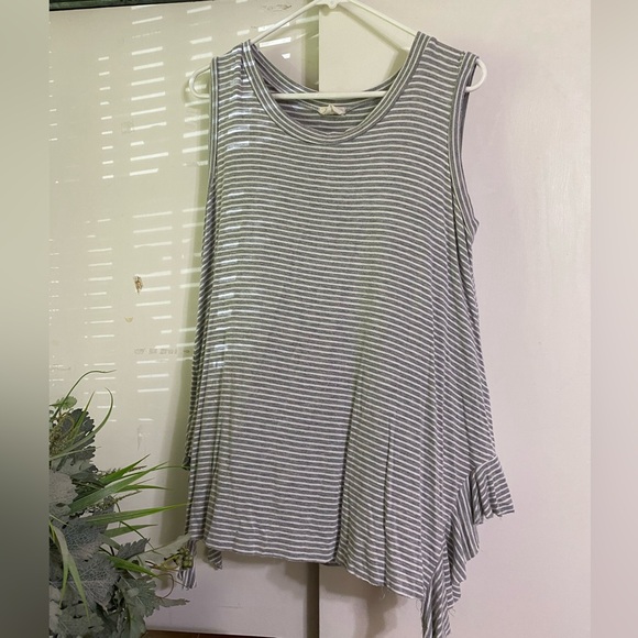 143 Story gray & white cotton tank w/ruffle @ the hips - Picture 1 of 1